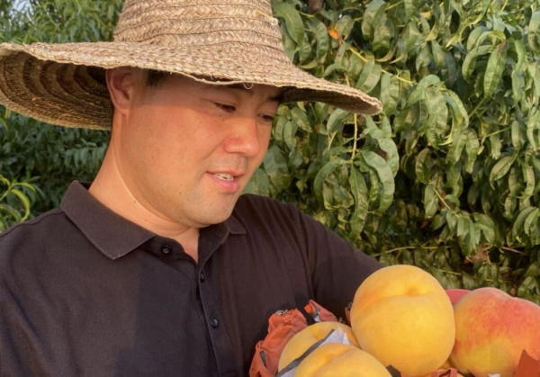 惠農網學員鄭前亮：電商培訓賦能，小手機架起農產品“增收橋”